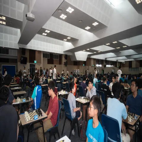 A full classroom mid-tournament
